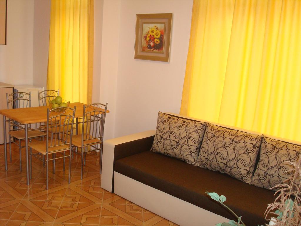 Saint Elena Apartcomplex Pantai Sunny Bagian luar foto