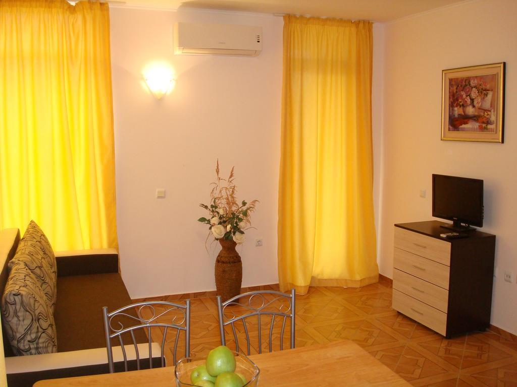 Saint Elena Apartcomplex Pantai Sunny Bagian luar foto