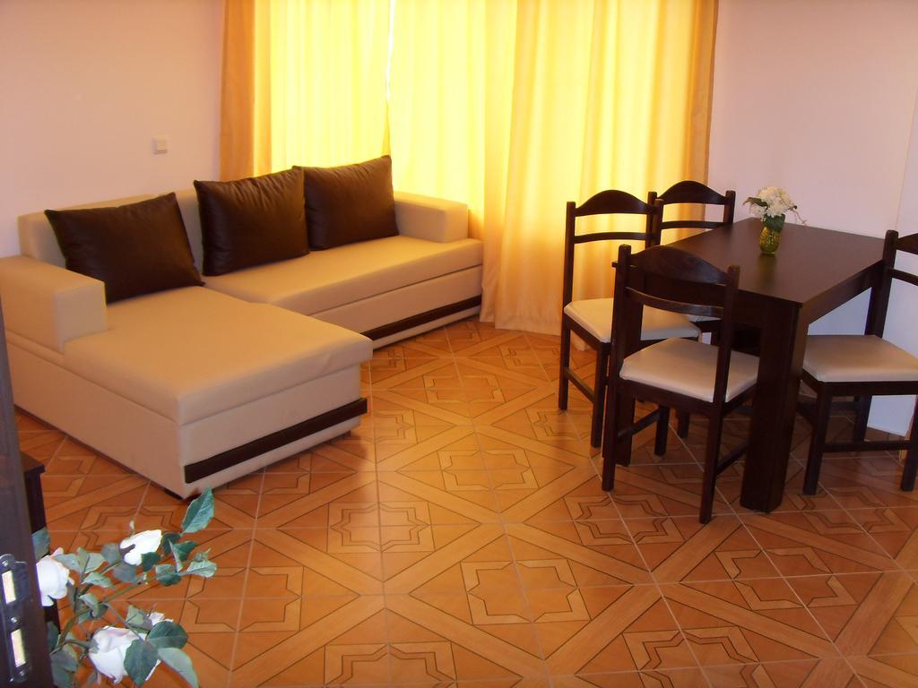 Saint Elena Apartcomplex Pantai Sunny Bagian luar foto