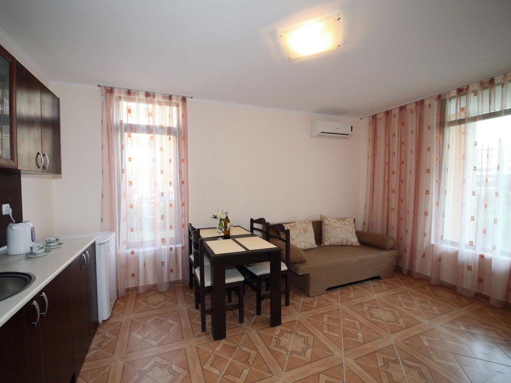 Saint Elena Apartcomplex Pantai Sunny Bagian luar foto