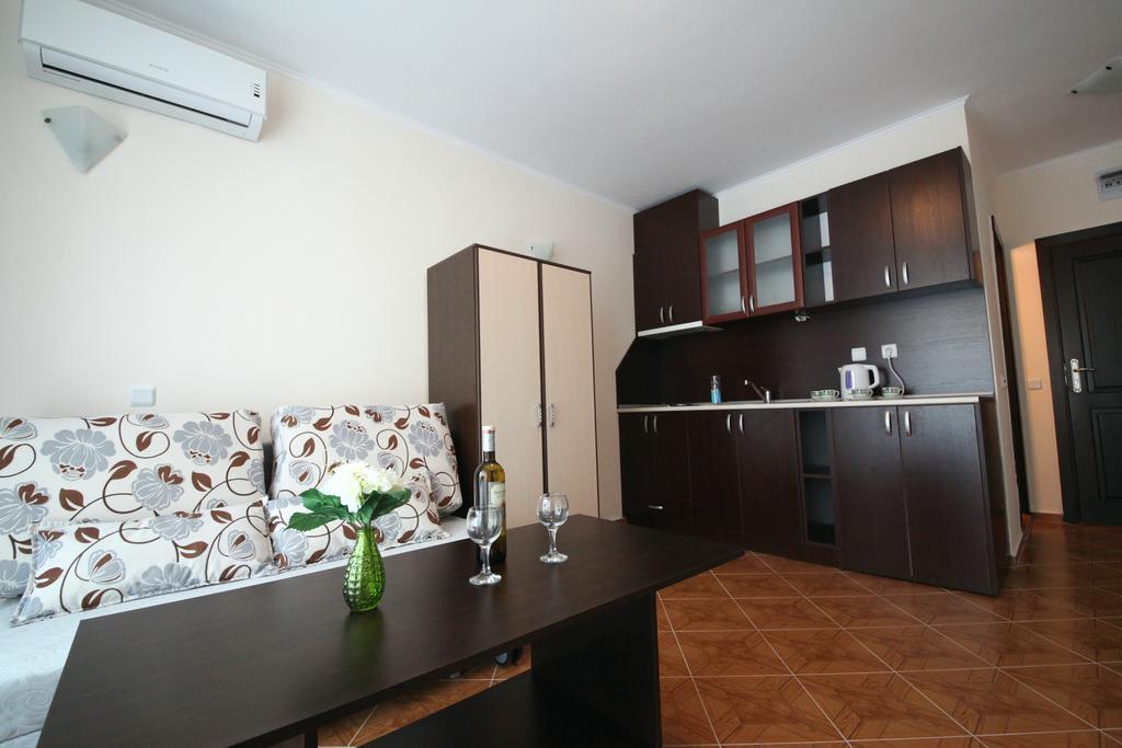 Saint Elena Apartcomplex Pantai Sunny Bagian luar foto