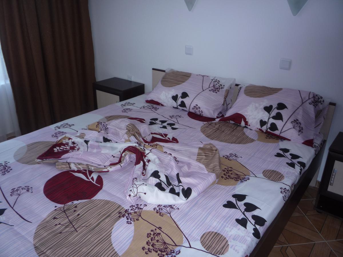 Saint Elena Apartcomplex Pantai Sunny Bagian luar foto