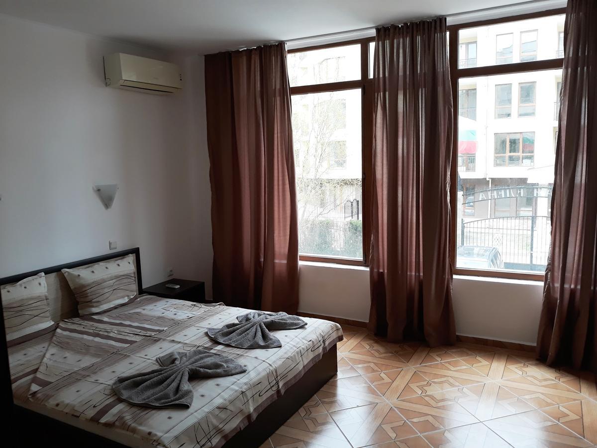 Saint Elena Apartcomplex Pantai Sunny Bagian luar foto