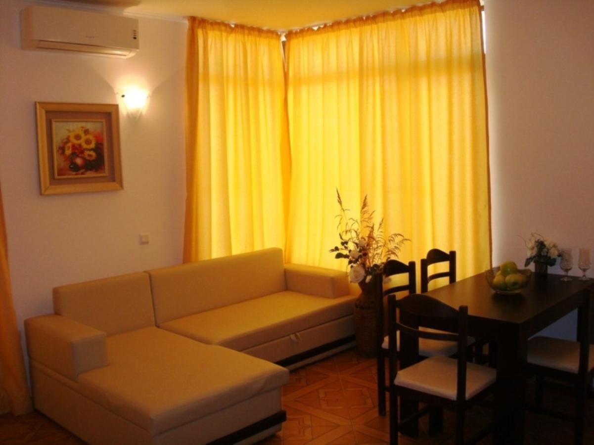 Saint Elena Apartcomplex Pantai Sunny Bagian luar foto