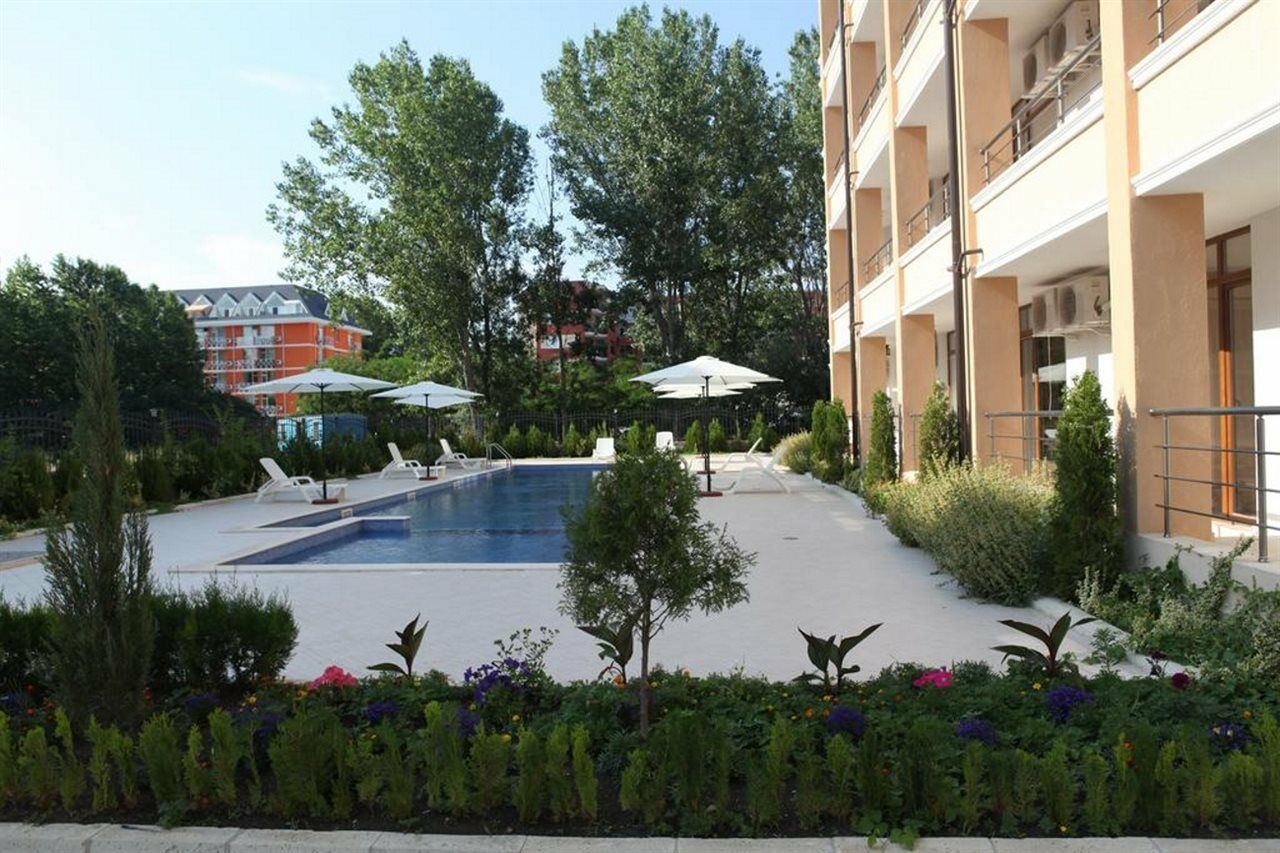 Saint Elena Apartcomplex Pantai Sunny Bagian luar foto