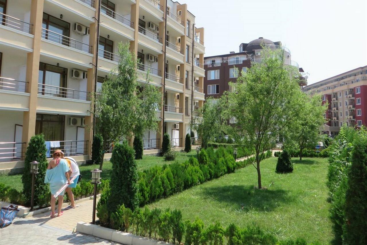 Saint Elena Apartcomplex Pantai Sunny Bagian luar foto
