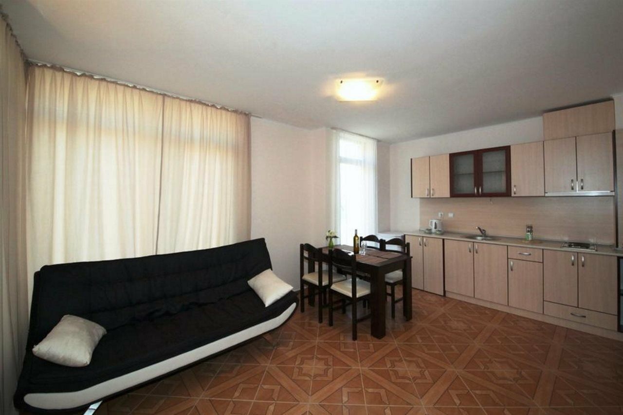 Saint Elena Apartcomplex Pantai Sunny Bagian luar foto
