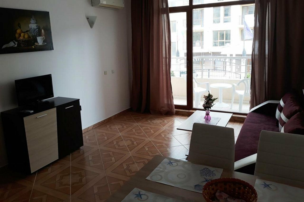 Saint Elena Apartcomplex Pantai Sunny Bagian luar foto